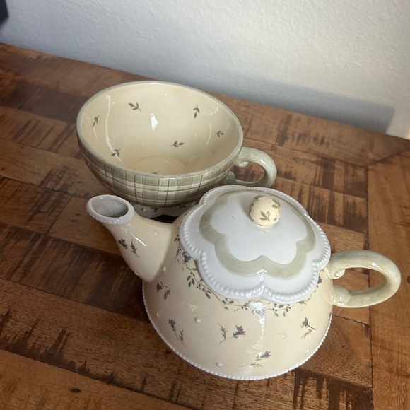 Devonshire Place Teapot Floral Design Porcelain Teaware Vintage Lovely 2 pieces - Picture 4 of 4